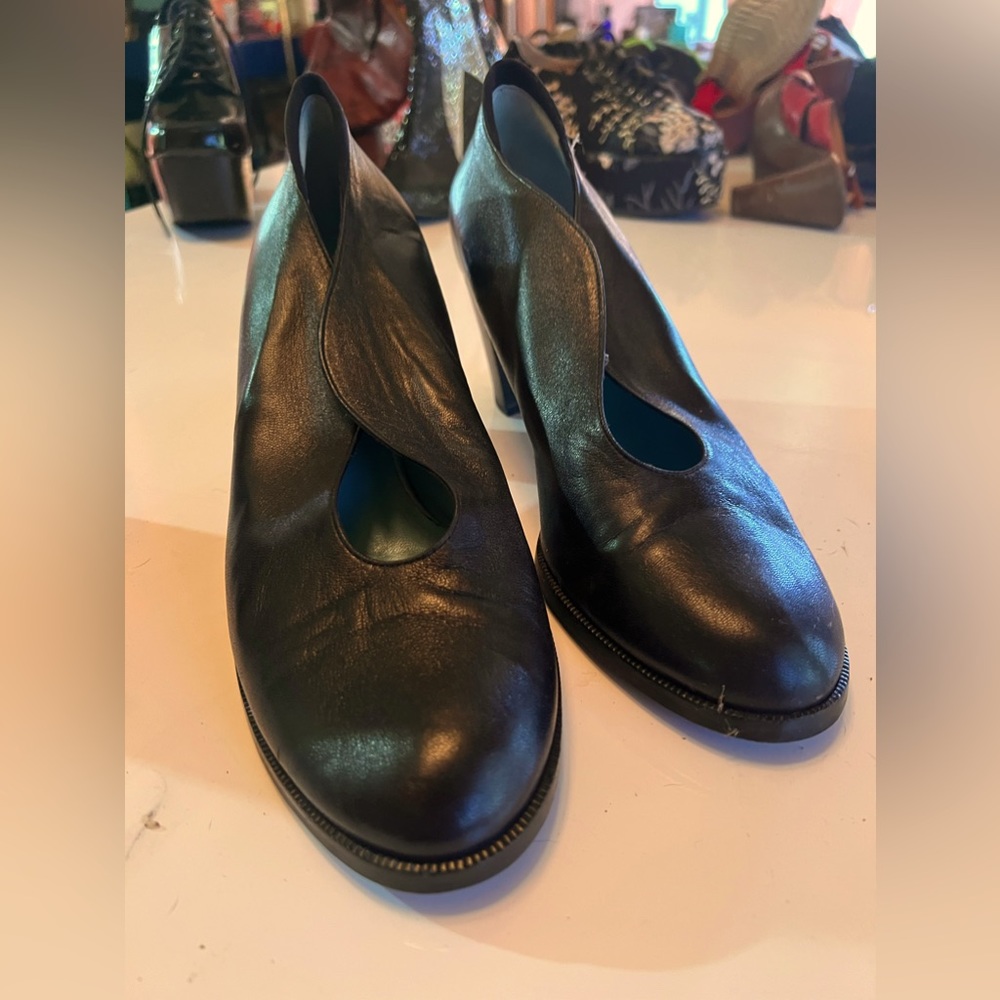 thierry Rabotin made in Italy black soft leather chunky modern heels. 9.5